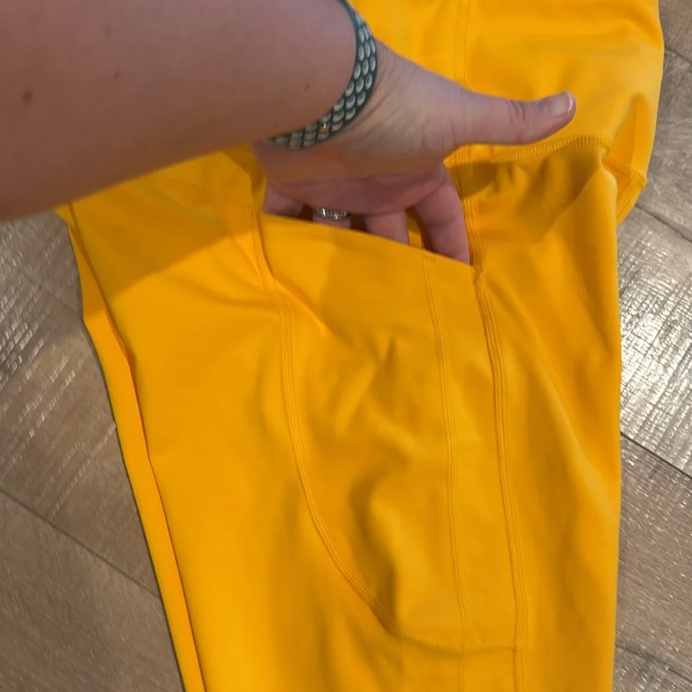 NWT ATHLETA Ultimate Stash II Capri Legging Radiant Sunshine Size Medium - Picture 8 of 13